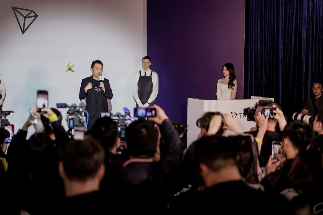 媒体报道 | 孙宇晨出席“最贵香蕉”《Comedian》媒体发布会：将持续推动艺术与加密文化对话