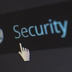 SafePal 全系横评 | 告别 USB 线依赖，「移动端优先」的冷钱包全栈策略