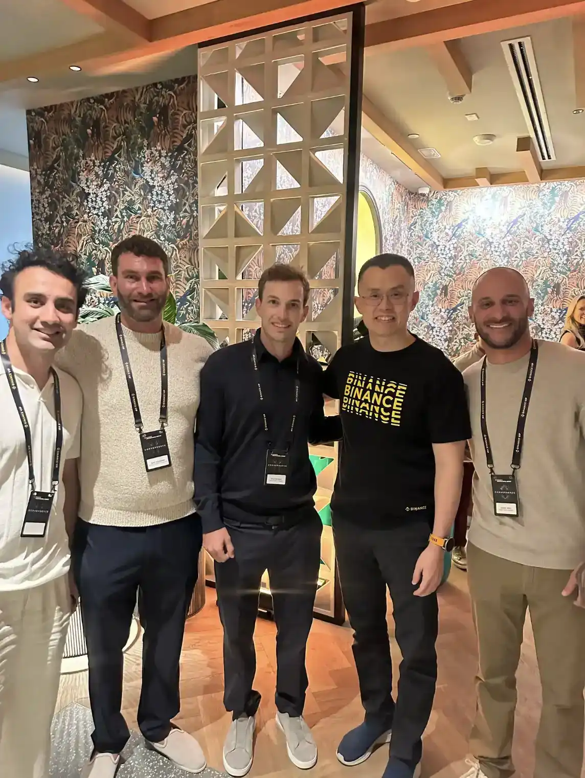 揭秘特朗普晚宴:氪金玩家与流量总统的双向奔赴