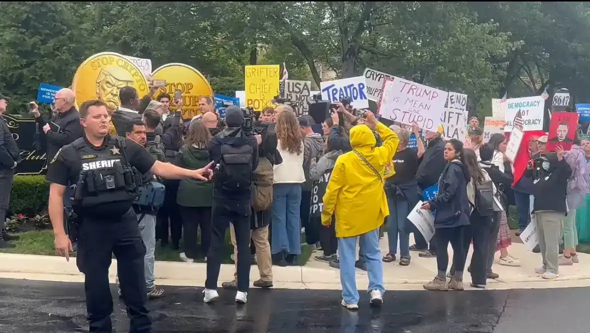 揭秘特朗普晚宴:氪金玩家与流量总统的双向奔赴