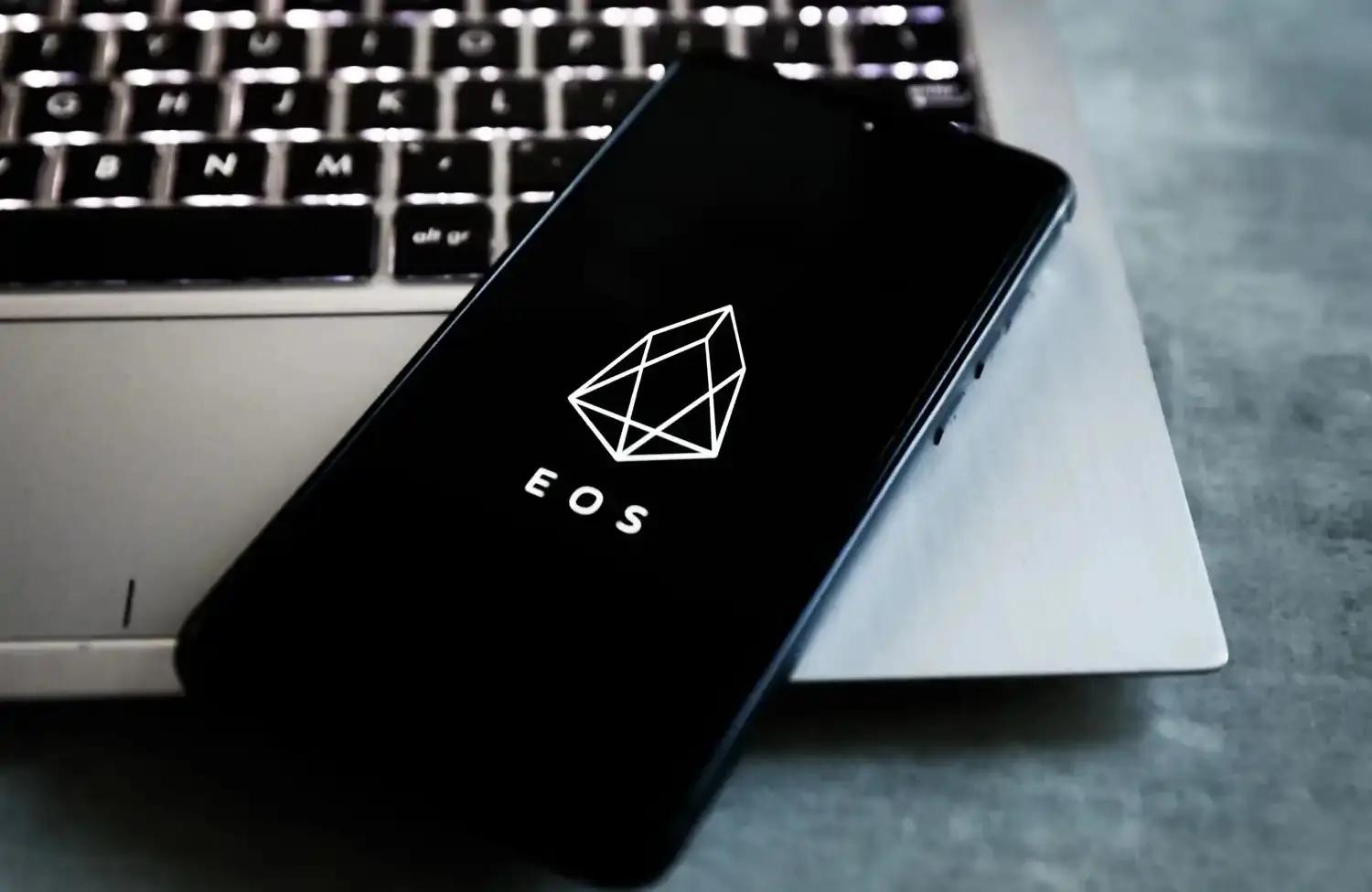 EOS 再生事端，社区痛斥基金会跑路吃绝户